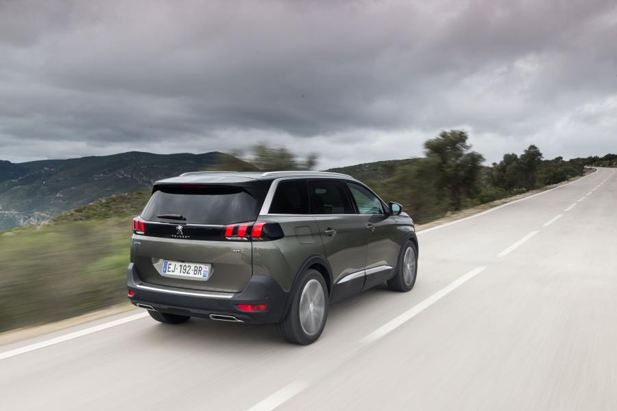  Peugeot 5008 GT 2016 года  (WW) (фото 17 из 27)